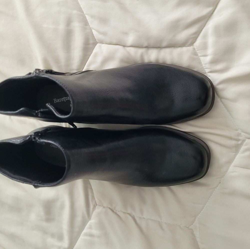 Baretraps ankle books size 8